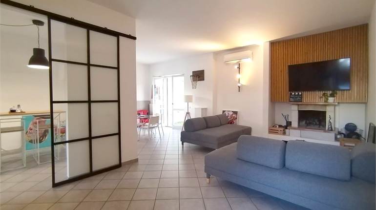 AVERSA SUD  VILLA DI RAPPRESENTANZA PER STUDIO SEDE AZIENDALE