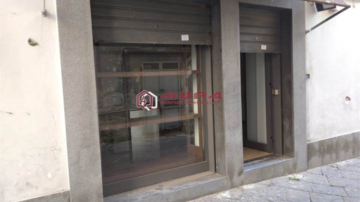 FITTASI LOCALE COMMERCIALE – AVERSA (ZONA VIA ROMA / ARCO DELL’ANNUNZIATA)