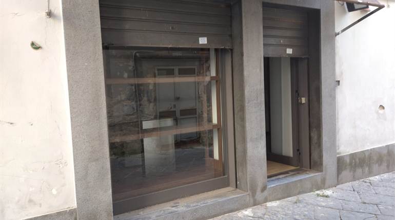 FITTASI LOCALE COMMERCIALE – AVERSA (ZONA VIA ROMA / ARCO DELL’ANNUNZIATA)