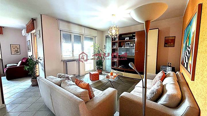 Aversa Sud – Appartamento 3 camere con camino, box e posto auto