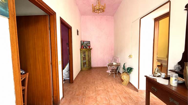 Appartamento in Fitto ad Aversa con Scala Autonoma e Balcone