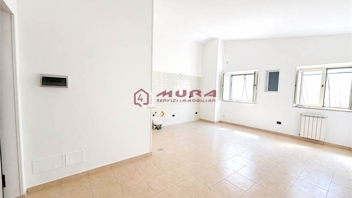 Aversa – Via Belvedere | Adiacenze Arco dell’Annunziata Studio Professionale in Affitto 